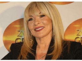 Nije joj dugo trebalo da PREBOLI njegovu smrt!!SUZANA JOVANOVIĆ uhvaćena u ZAGRLJAJU našeg popularnog pjevača!!! Nije joj dugo trebalo da PREBOLI njegovu smrt!!SUZANA JOVANOVIĆ uhvaćena u ZAGRLJAJU našeg popularnog pjevača!!! - featured image