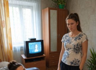 Buduća svekrva došla je u moj stan, ugasila televizor i objavila da je dnevna soba odsad njezina — moj zaručnik je šutio, a ja sam joj jednom rečenicom otkrila da sam već znala njihov pravi plan Buduća svekrva došla je u moj stan, ugasila televizor i objavila da je dnevna soba odsad njezina — moj zaručnik je šutio, a ja sam joj jednom rečenicom otkrila da sam već znala njihov pravi plan - featured image