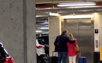 Susjeda joj je fotografijama otkrila suprugovu nevjeru – no umjesto da se s njim suoči, ona je drugu ženu pozvala na večeru. Susjeda joj je fotografijama otkrila suprugovu nevjeru – no umjesto da se s njim suoči, ona je drugu ženu pozvala na večeru. - featured image