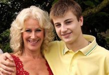 😱😨👉 Moj 22-godišnji sin doveo je kući 62-godišnju ženu i rekao: „Mama, upoznaj moju djevojku.” Ta je žena počela potajno dolaziti u našu kuću, a jedne noći čula sam sina kako govori: „Linda, ne možemo ovo više odgađati. 😱😨👉 Moj 22-godišnji sin doveo je kući 62-godišnju ženu i rekao: „Mama, upoznaj moju djevojku.” Ta je žena počela potajno dolaziti u našu kuću, a jedne noći čula sam sina kako govori: „Linda, ne možemo ovo više odgađati. - featured image