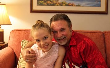 MOJA SEDMOGODIŠNJA KĆI ŠAPNULA MI JE: „MAMA, KAD GOD NISI KOD KUĆE, OČUH ME NEKAMO VODI I GOVORI MI DA TI O TOME NIKADA NE SMIJEM NIŠTA REĆI.” KAD SAM OTKRILA KAMO SU ODLAZILI SVAKOG TJEDNA, CIJELI MOJ SVIJET SE SRUŠIO… MOJA SEDMOGODIŠNJA KĆI ŠAPNULA MI JE: „MAMA, KAD GOD NISI KOD KUĆE, OČUH ME NEKAMO VODI I GOVORI MI DA TI O TOME NIKADA NE SMIJEM NIŠTA REĆI.” KAD SAM OTKRILA KAMO SU ODLAZILI SVAKOG TJEDNA, CIJELI MOJ SVIJET SE SRUŠIO… - featured image
