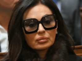Teško mi je, raspadam se: Ceca se zavijena u CRN0 OGLASlLA HITNlM SAOPŠTENJEM: mog Veljka nažaIost više…. Teško mi je, raspadam se: Ceca se zavijena u CRN0 OGLASlLA HITNlM SAOPŠTENJEM: mog Veljka nažaIost više…. - featured image