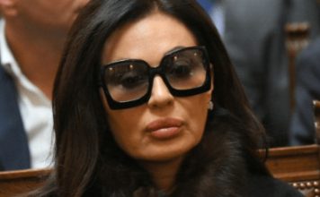 Teško mi je, raspadam se: Ceca se zavijena u CRN0 OGLASlLA HITNlM SAOPŠTENJEM: mog Veljka nažaIost više…. Teško mi je, raspadam se: Ceca se zavijena u CRN0 OGLASlLA HITNlM SAOPŠTENJEM: mog Veljka nažaIost više…. - featured image