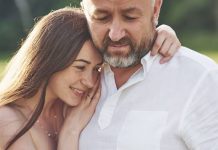 Kad mlada žena padne na mnogo starijeg muškarca: Evo šta to znači Kad mlada žena padne na mnogo starijeg muškarca: Evo šta to znači - featured image